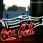 Logo Coca-Cola neon szklany 36x70cm